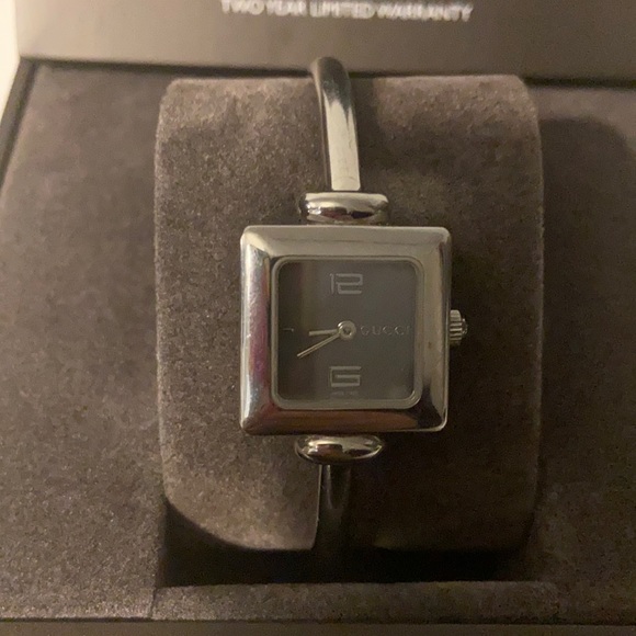 Vintage Gucci 1900L Watch - Picture 1 of 8